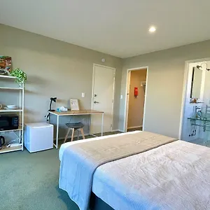 cozy-glenhome-ensuite.rotoruahotelsnz.com/