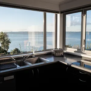 serenity-lakeview-retreat.rotoruahotelsnz.com/